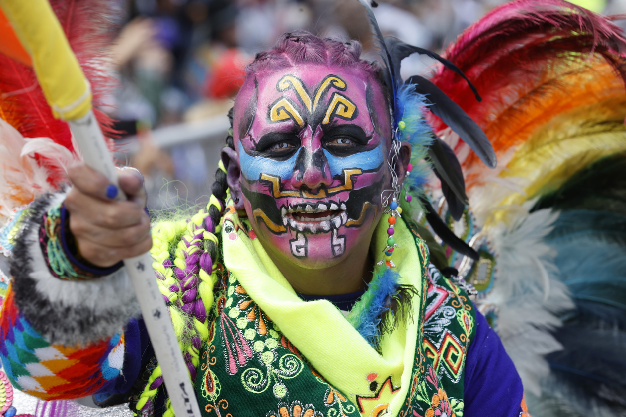  Artistas recorren las calles de Pasto en el tradicional Desfile Magno.