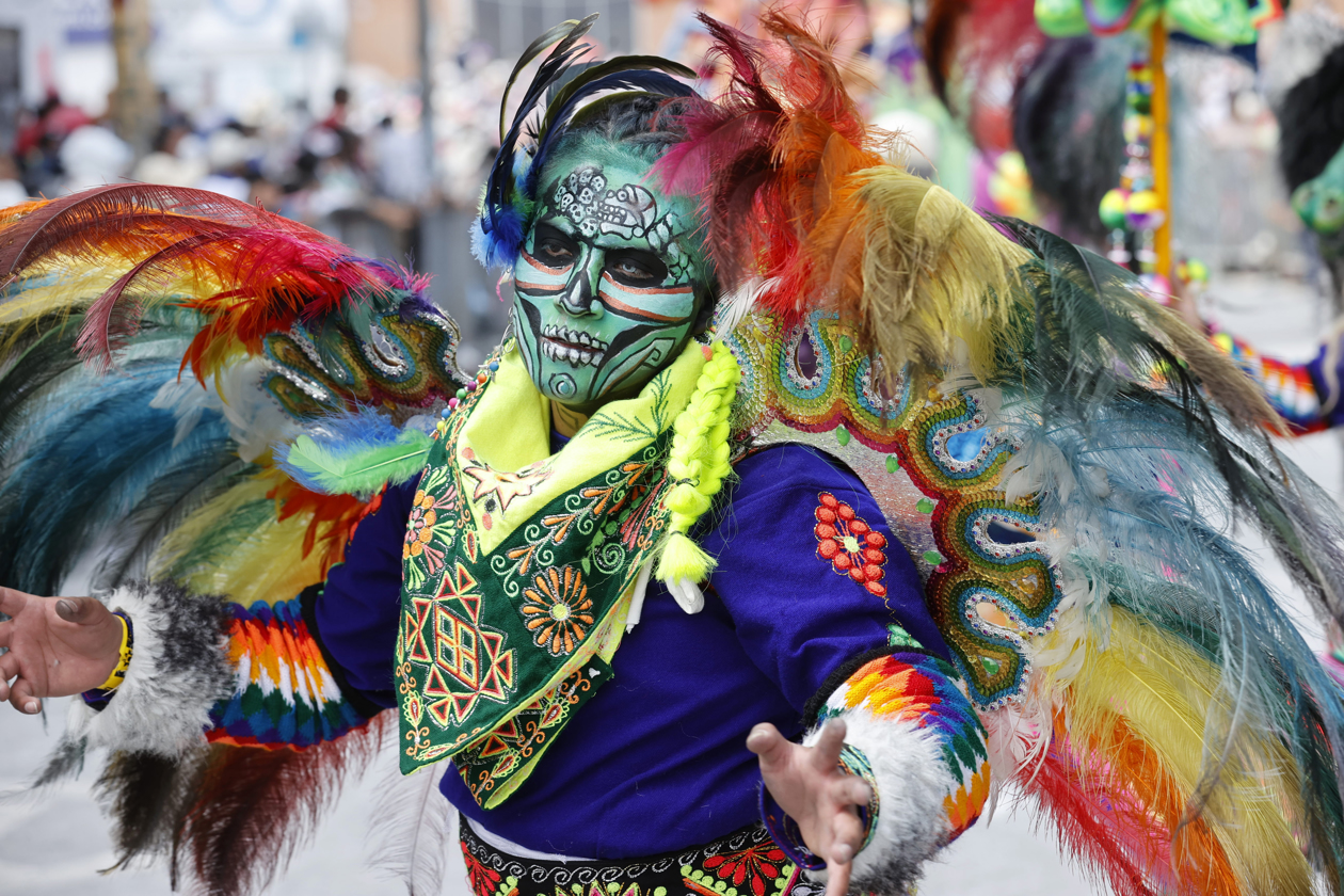  Artistas recorren las calles de Pasto en el tradicional Desfile Magno.