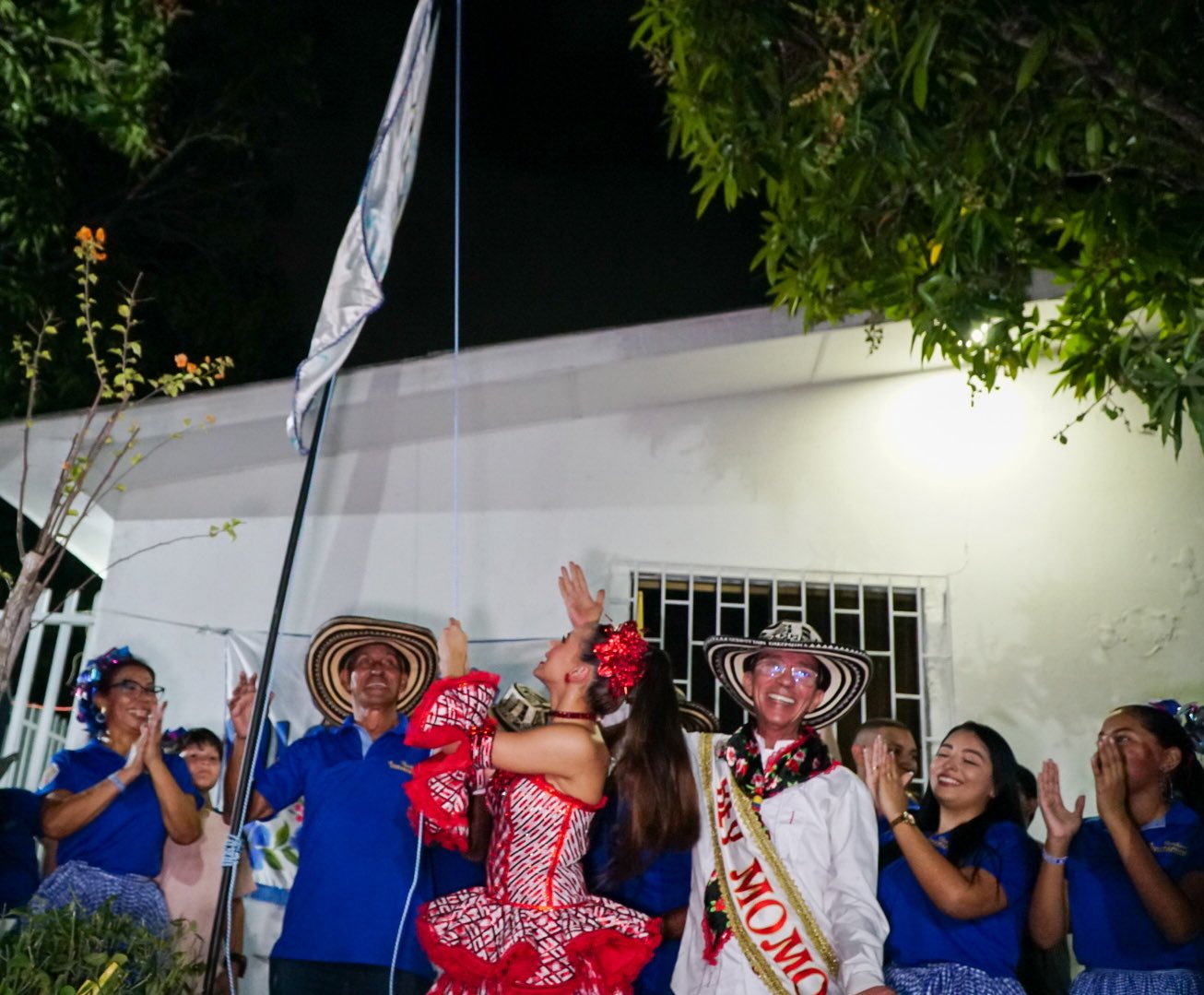 Izada de bandera de cumbiamba. 