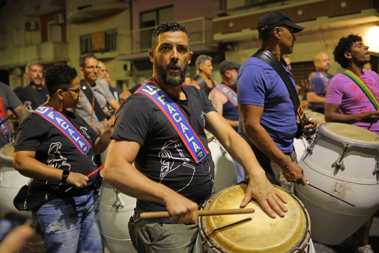 Ensayo para las Llamadas de San Baltasar, desfile tradicional del carnaval uruguayo.