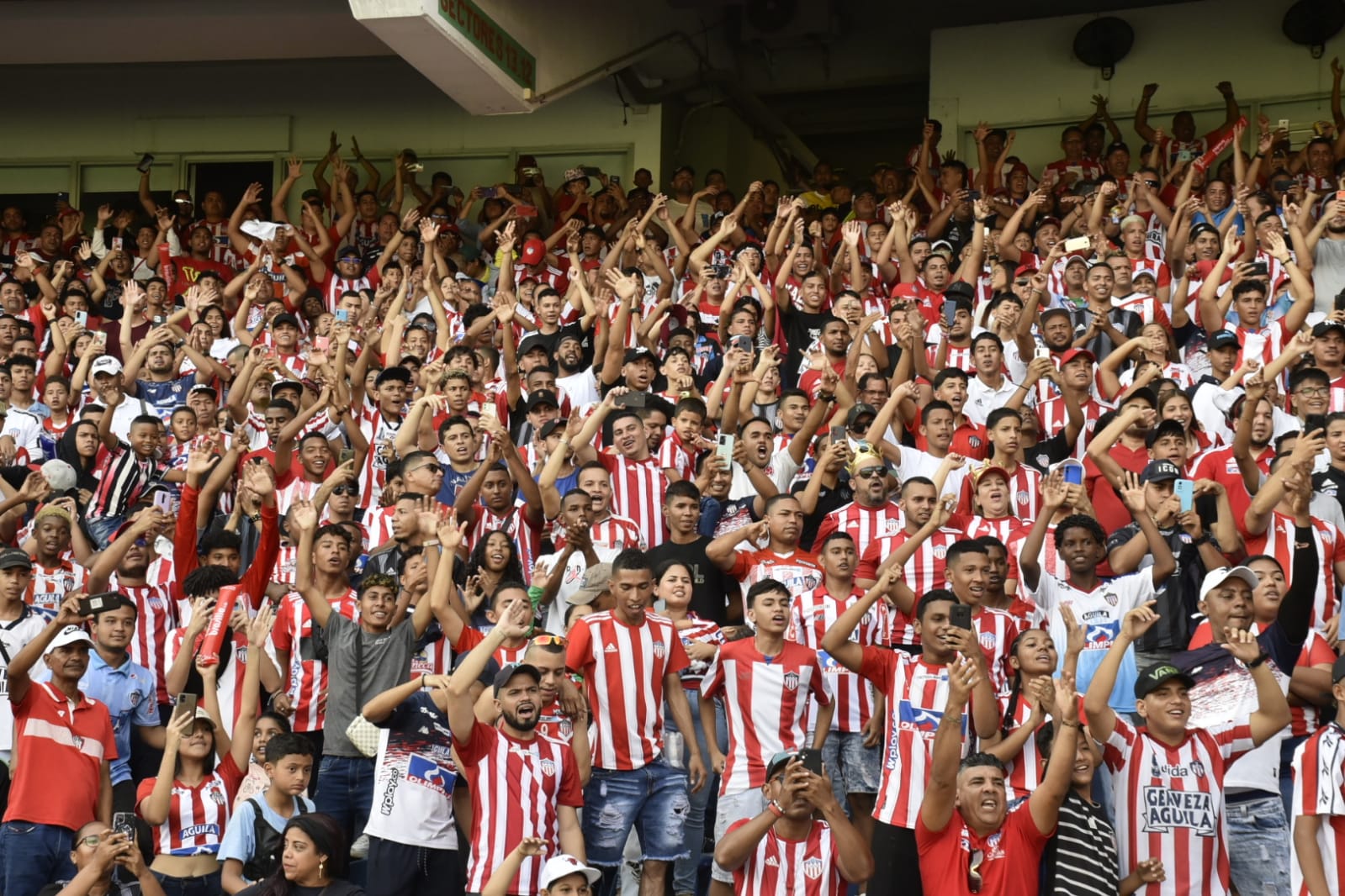 La hinchada deliró con Juan Fernando Quintero.