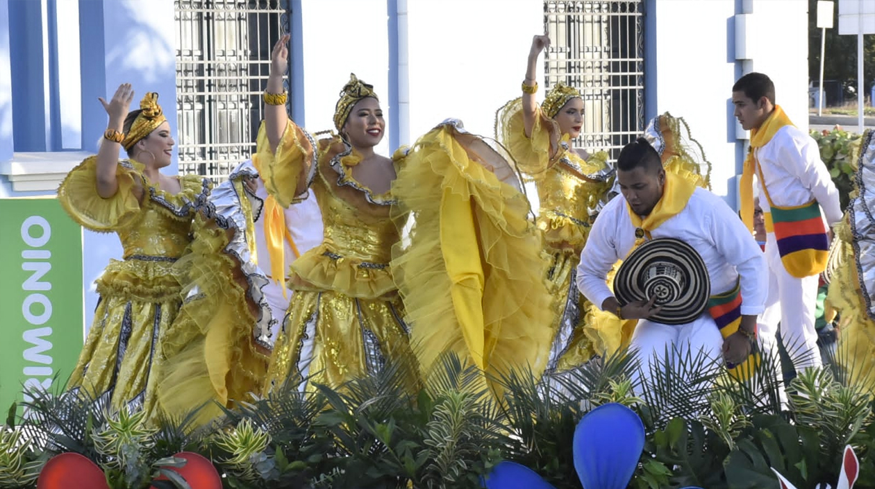 Izada de bandera del Carnaval de Barranquilla 2023.