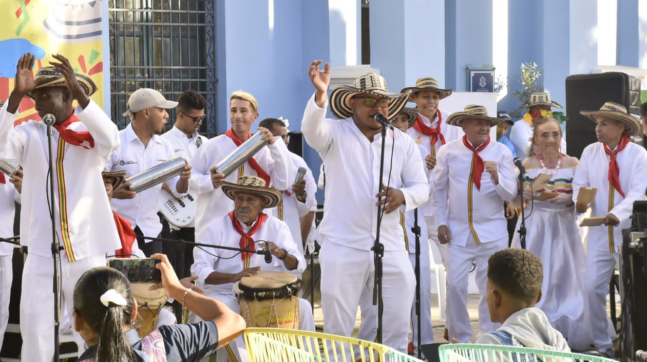 Izada de bandera del Carnaval de Barranquilla 2023.