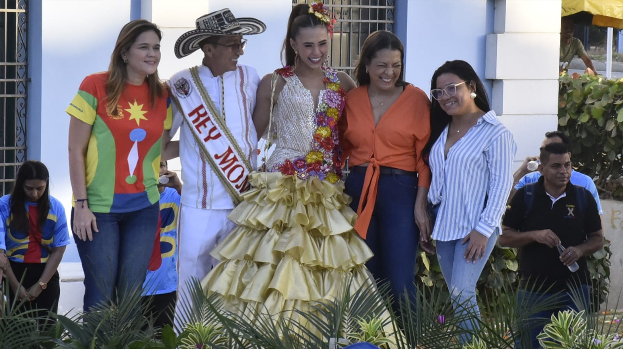 Izada de bandera del Carnaval de Barranquilla 2023.