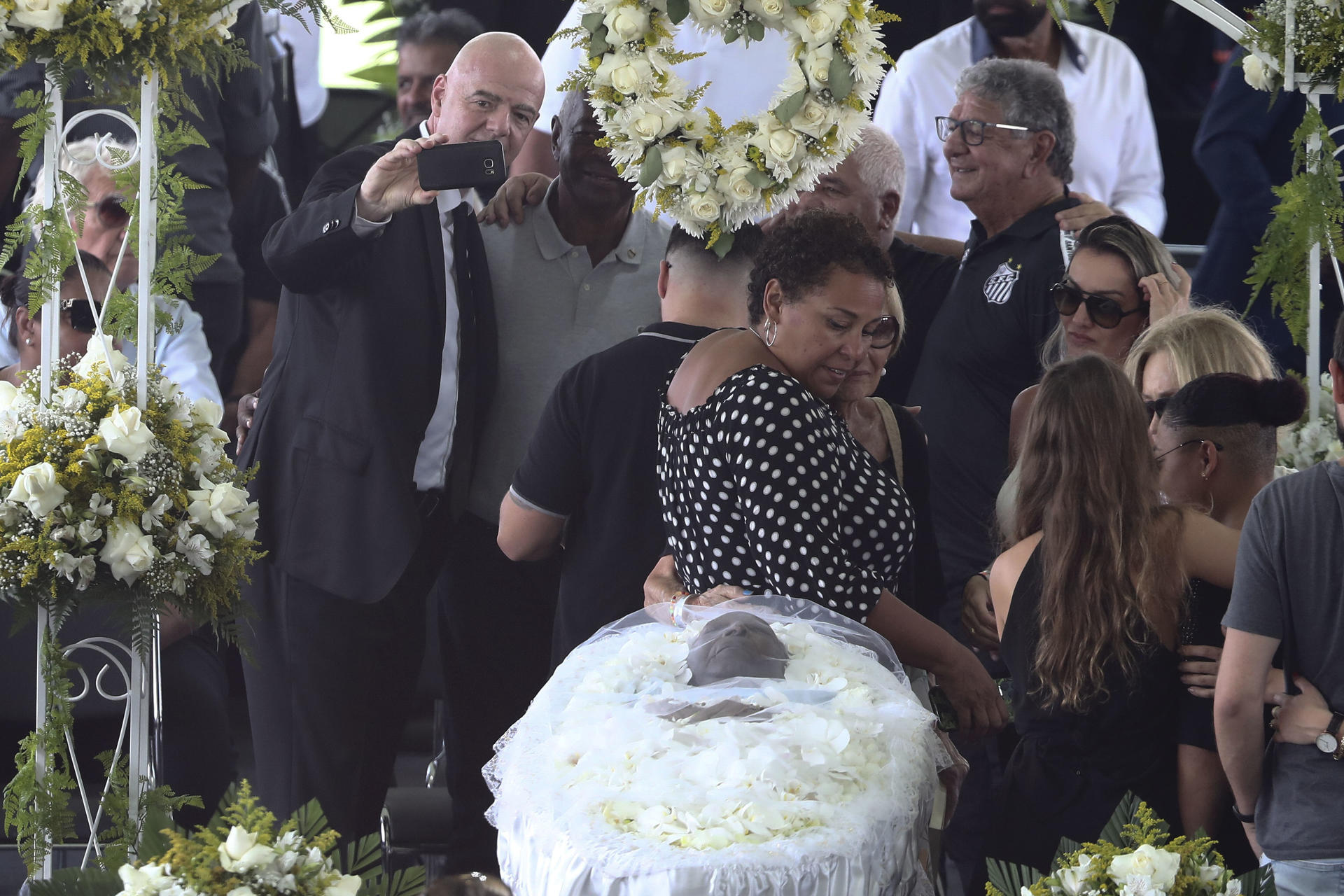 El presidente de la Fifa, Gianni Infantino, hizo presencia en el funeral de Pelé.