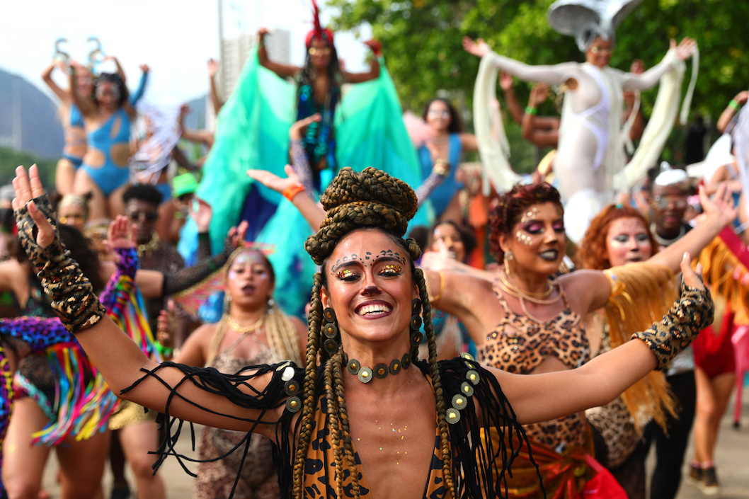 Alegría carnavalera en las calles de Brasil.