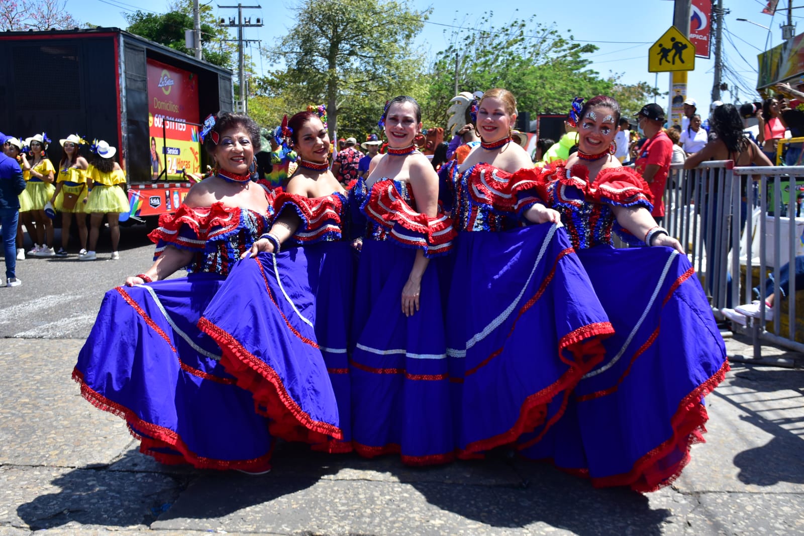 Grupo Takiri folclor latino.