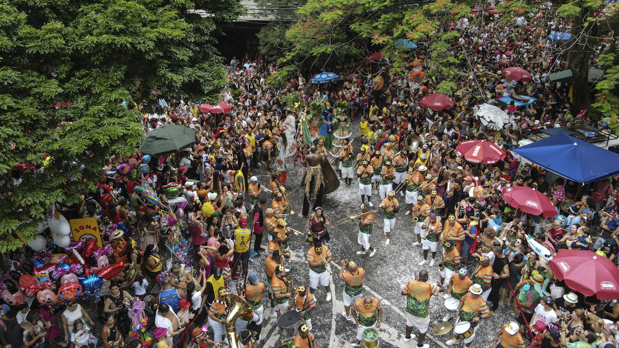 La fiesta se calienta en Río de Janeiro, Brasil.