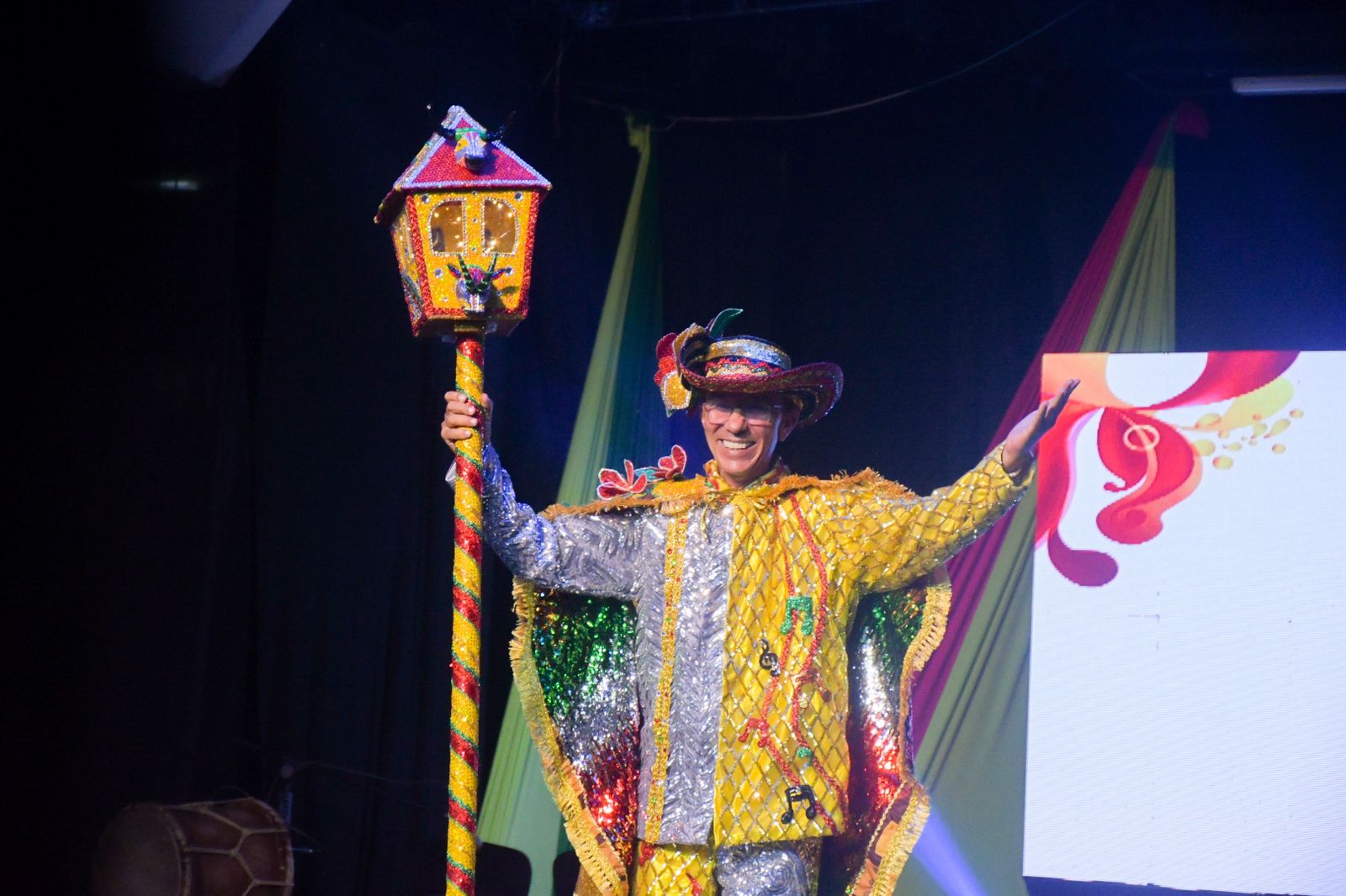 El Rey Momo, Sebastián Guzmán, luciendo su vestido de Guacherna.