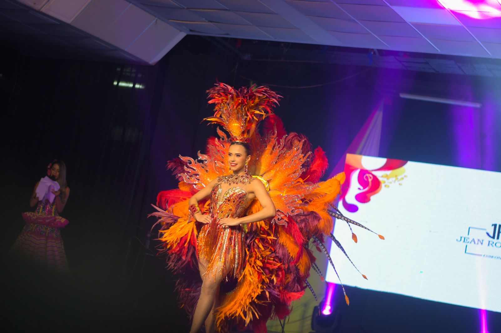 La Reina Natalia De Castro luciendo su vestido de Guacherna.