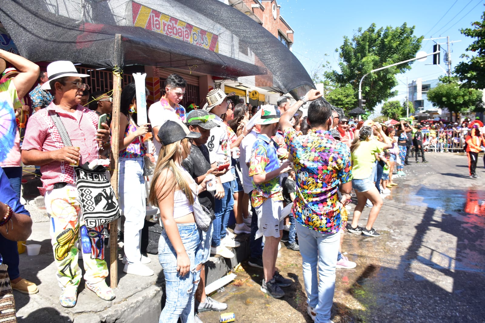 Público gozó de principio a fin en el desfile.