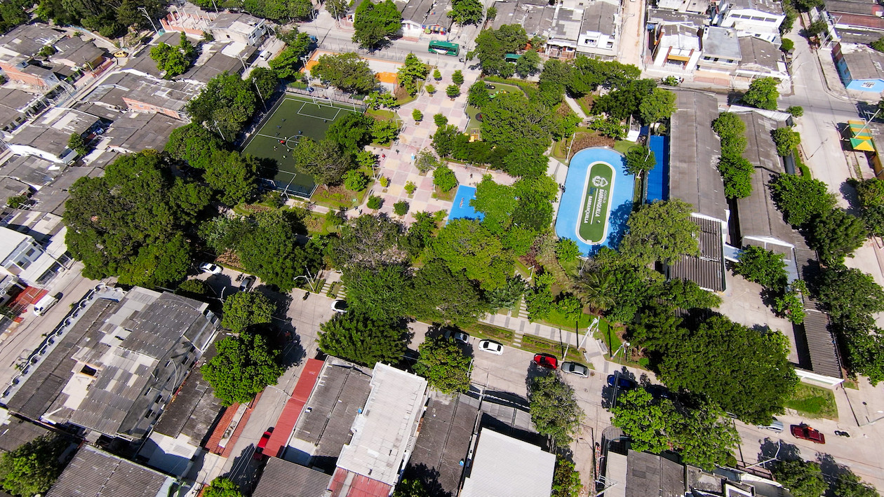 Los parques rodeados de una gran arborización.