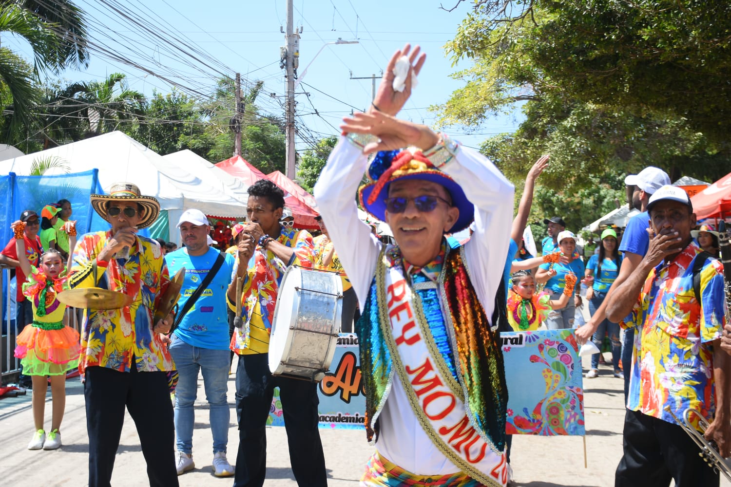 El Rey Momo del Carnaval, Sebastián Guzmán, participó en el desfile.