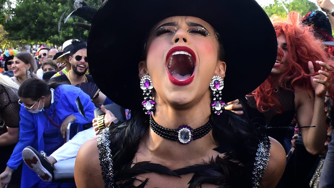 La Reina Natalia de Castro llorando a Joselito Carnaval.