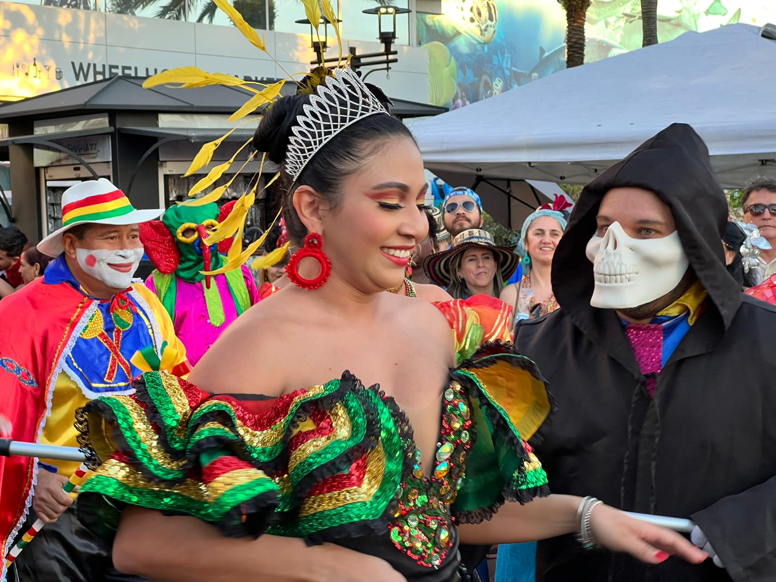 Grupos folclóricos del Carnaval de Barranquilla en el Icon Park de Orlando, Florida. 