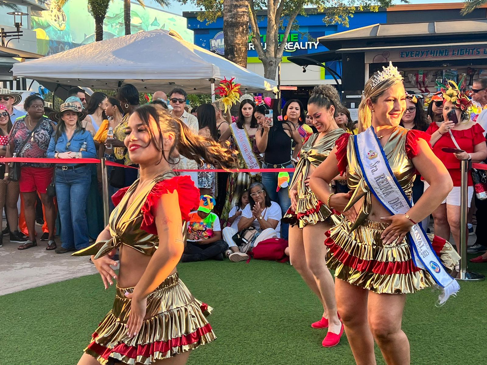 Grupos folclóricos del Carnaval de Barranquilla en el Icon Park de Orlando, Florida. 