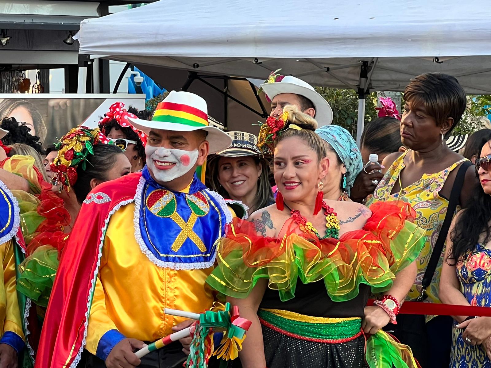 Grupos folclóricos del Carnaval de Barranquilla en el Icon Park de Orlando, Florida. 