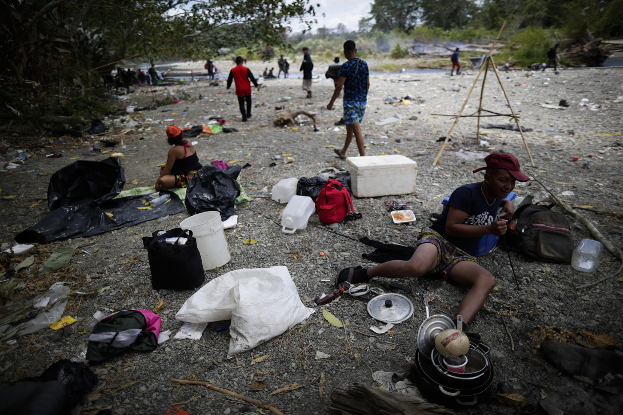 Migrantes en la selva del Darién.