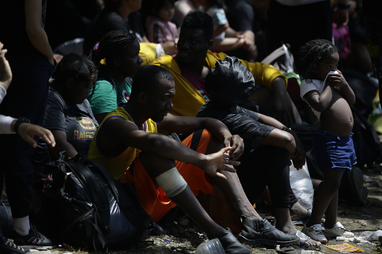 Migrantes en la selva del Darién.