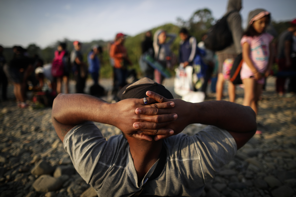 Migrantes en la selva del Darién.