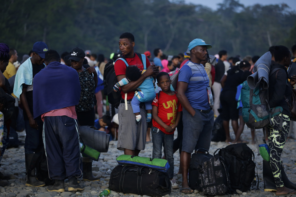 Migrantes en la selva del Darién.