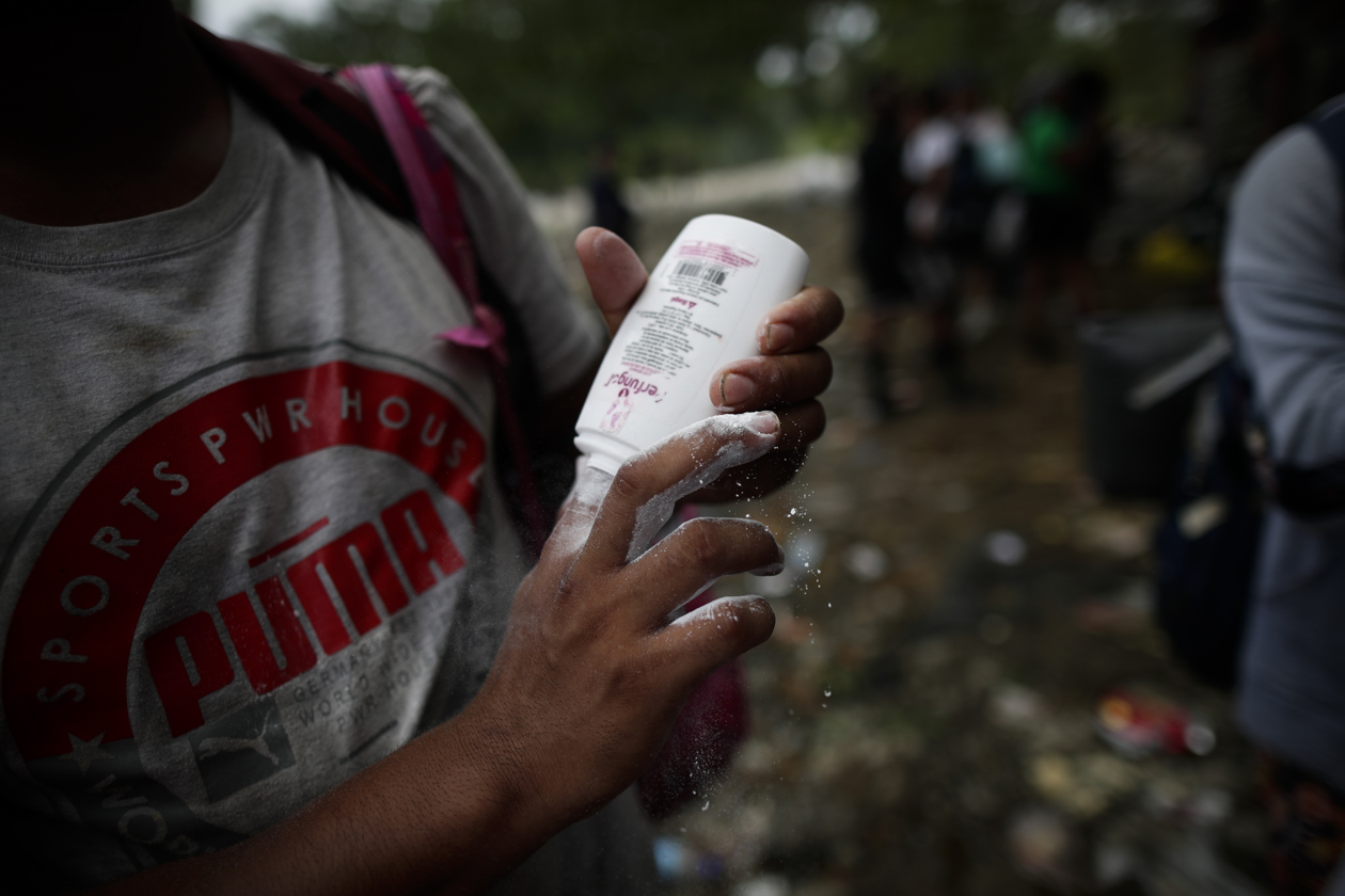 Migrantes en la selva del Darién.