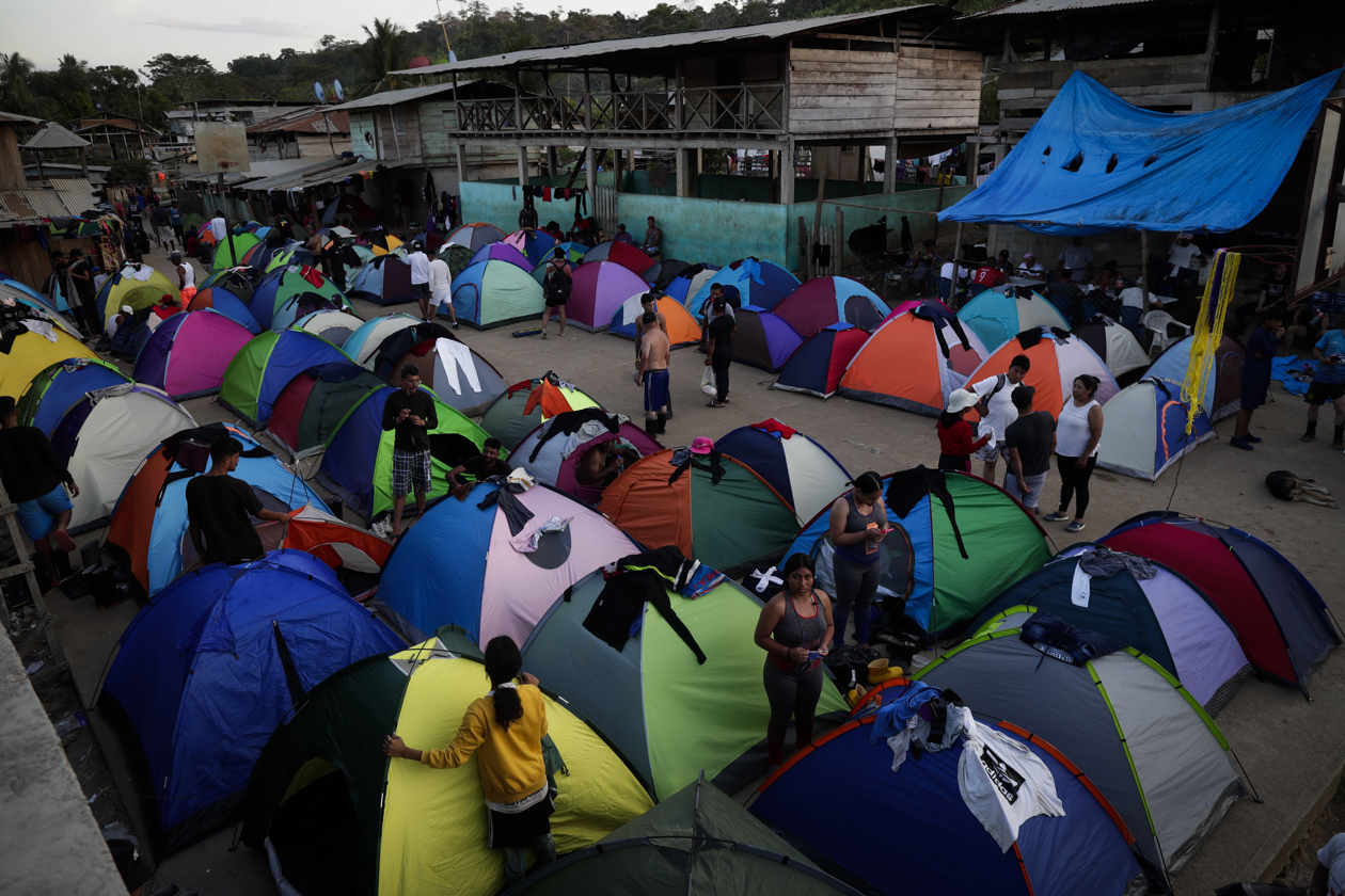 Migrantes en la selva del Darién.