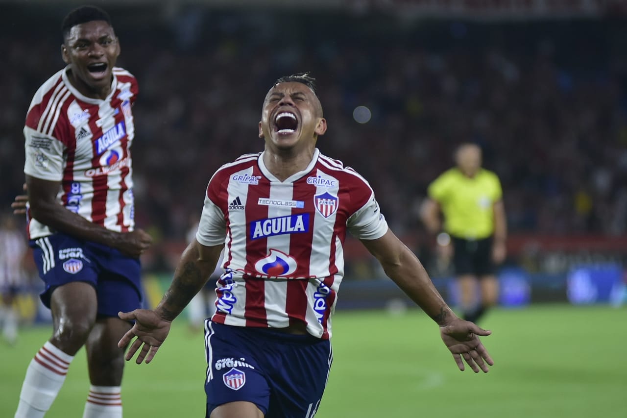 Vladimir Hernández celebrando su gol en el Metropolitano.