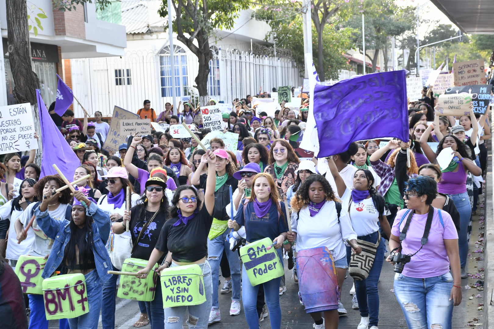 La marcha en Barranquilla en el Día de la Mujer salió pasadas las 4 de la tarde de la plazoleta Estercita Forero.