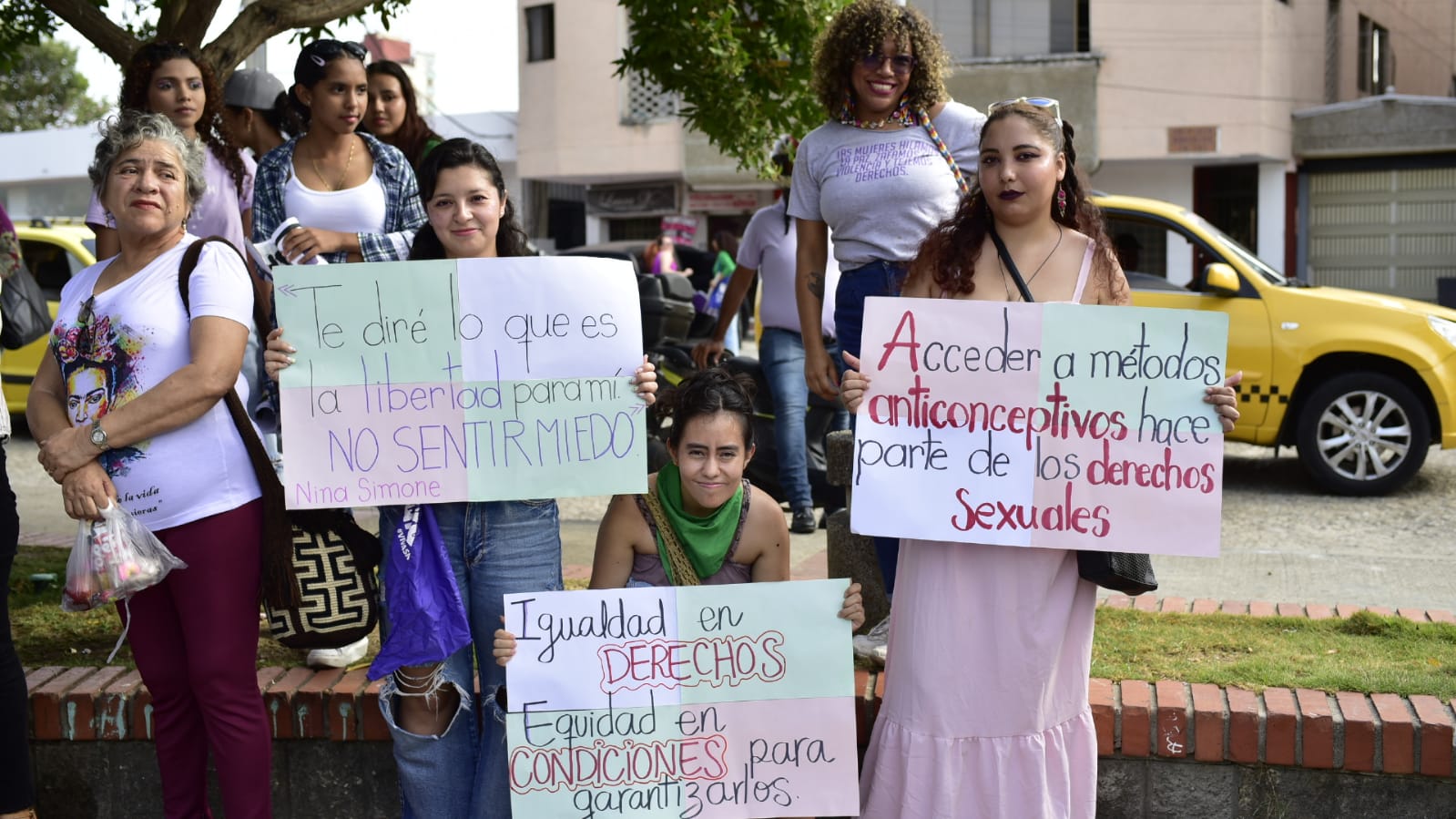 Consignas y pancartas sirvieron para que las mujeres reclamaran sus derechos.