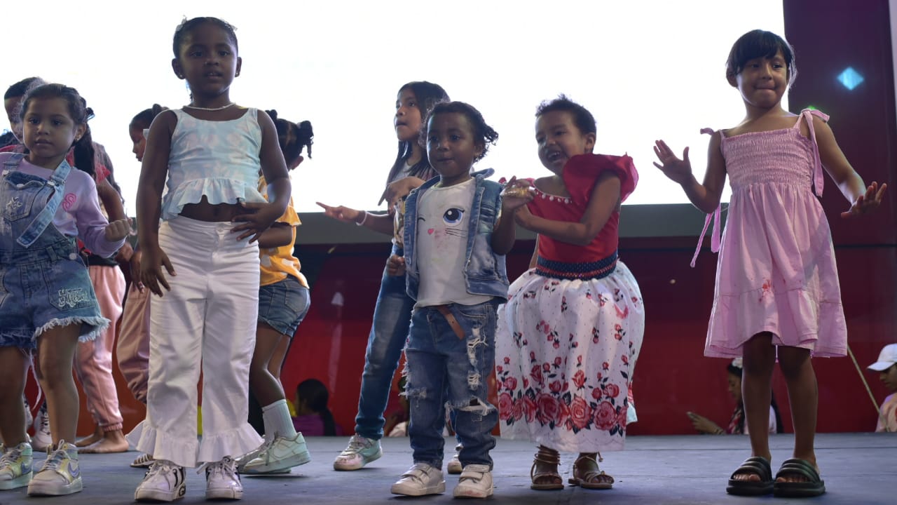 La felicidad de los pequeños en la celebración del Día del Niño en la 'Ventana al Mundo'