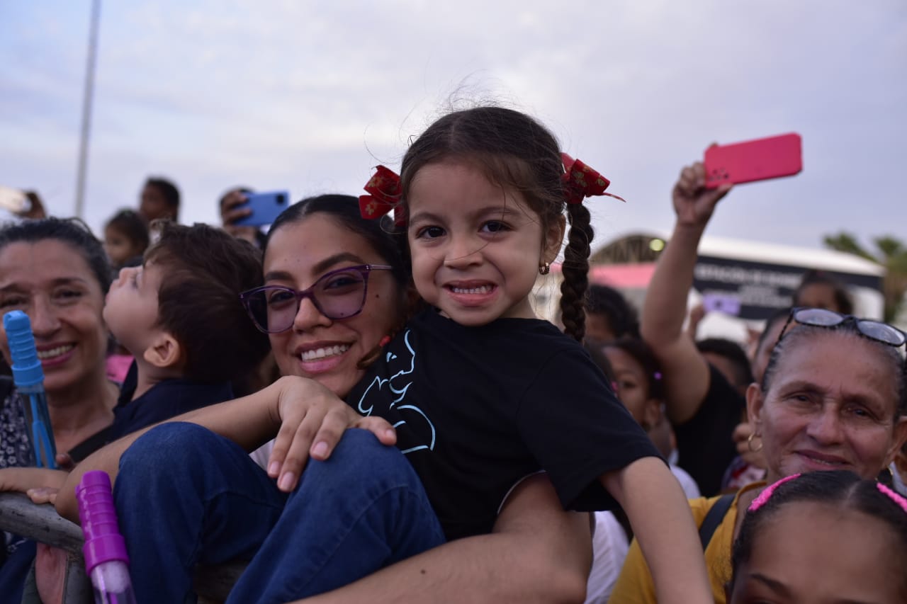 La felicidad de los pequeños en la celebración del Día del Niño en la 'Ventana al Mundo'