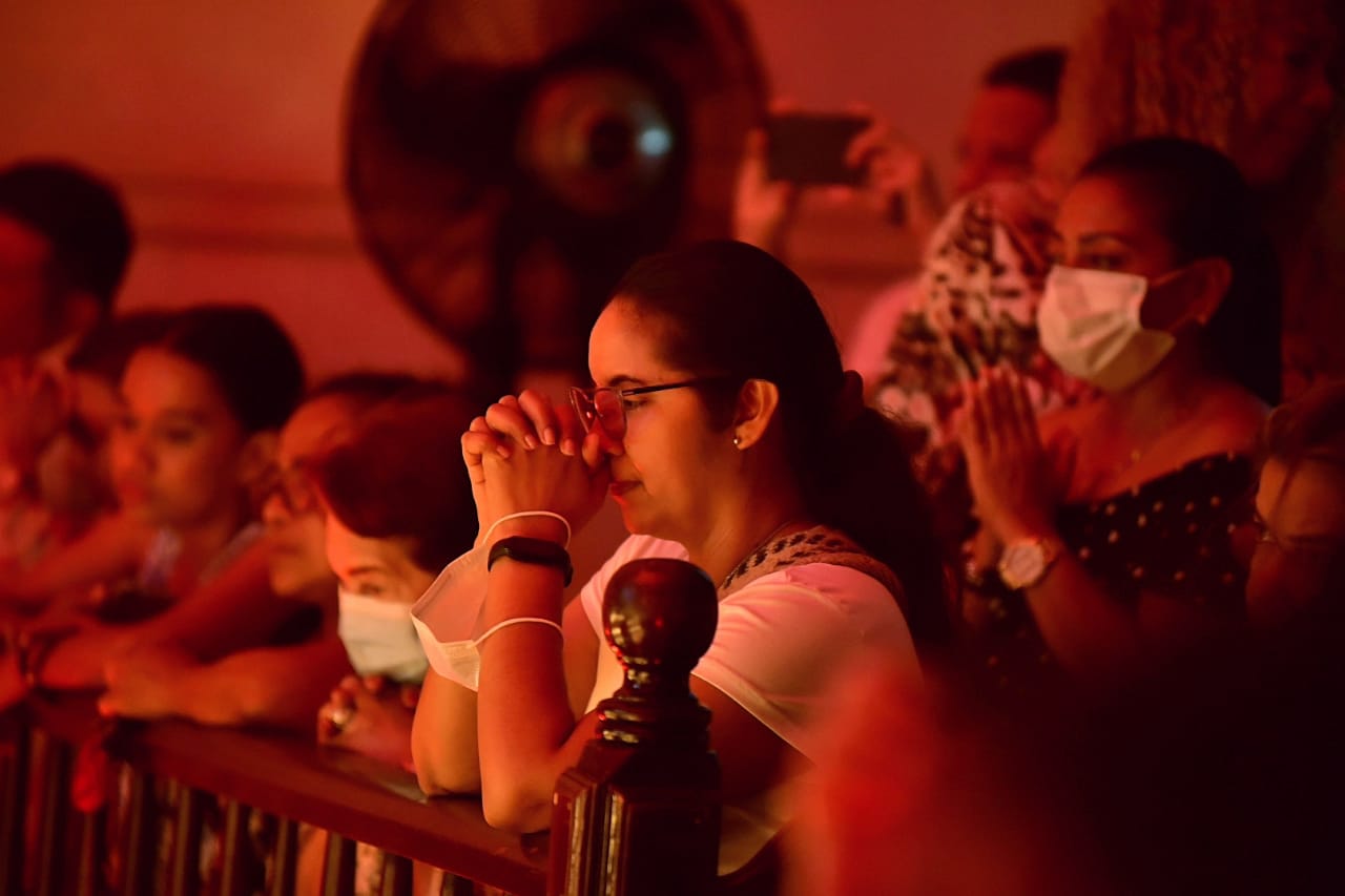 Los fieles en la iglesia Nuestra Señora de Guadalupe.