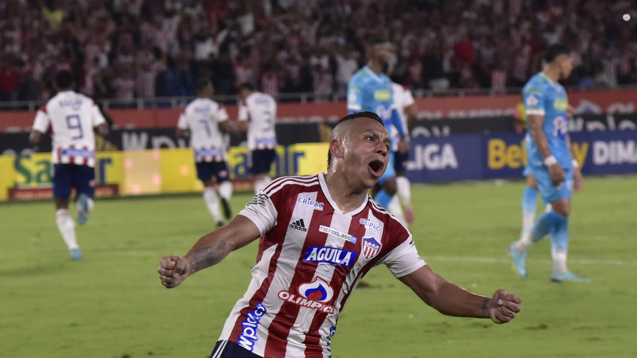 La celebración de Vladimir Hernández tras el gol de Edwin Herrera.