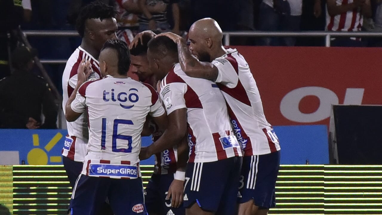 La celebración del gol del Junior, obra de Edwin Herrera.