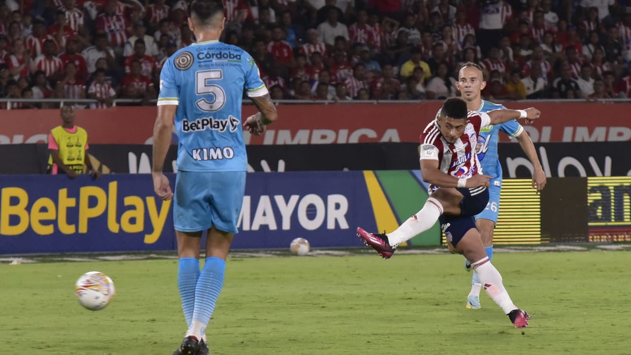 El zurdazo de Edwin Herrera que terminó en el fondo de la red.