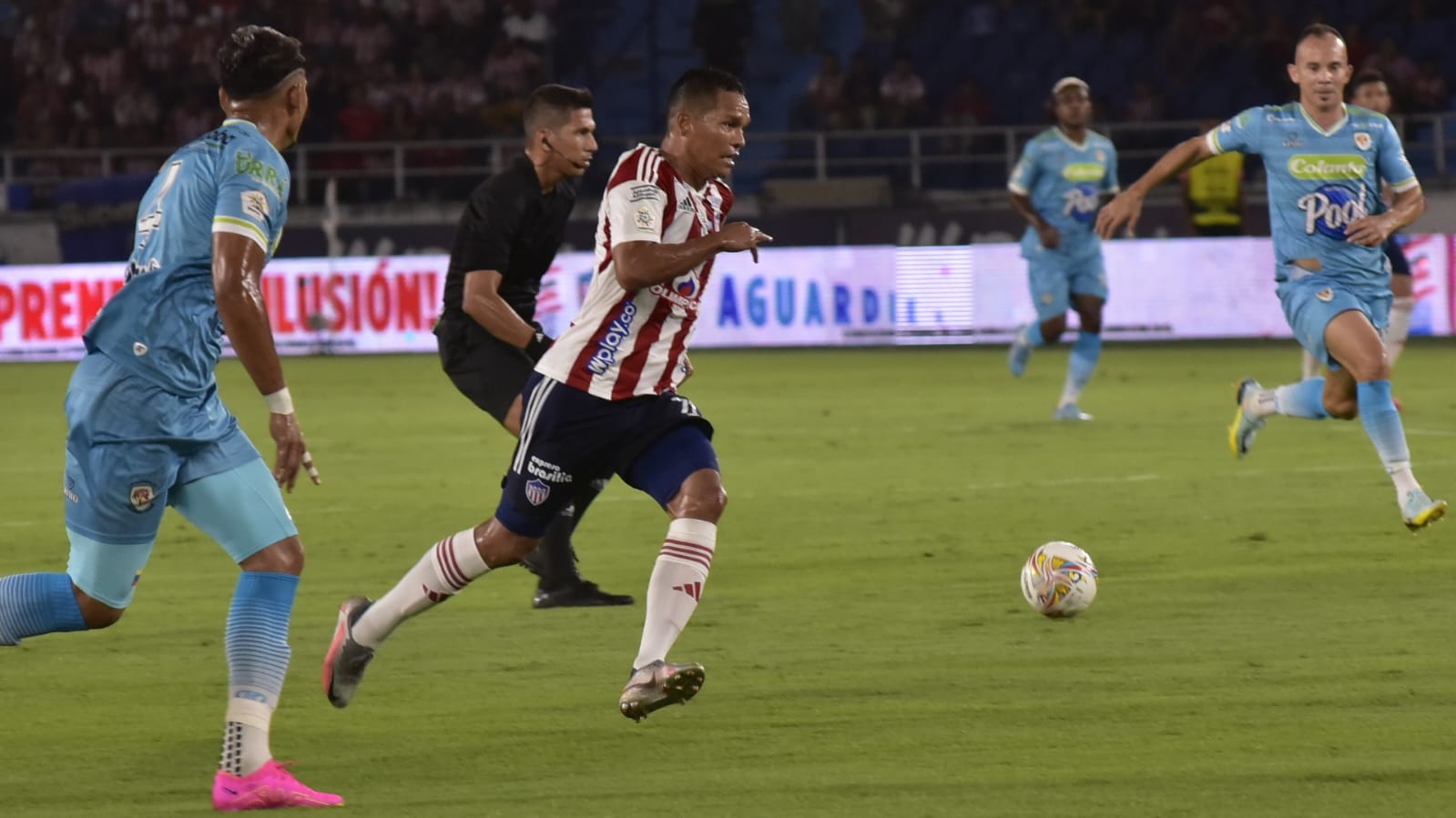 Carlos Bacca nuevamente volvió a irse en blanco.