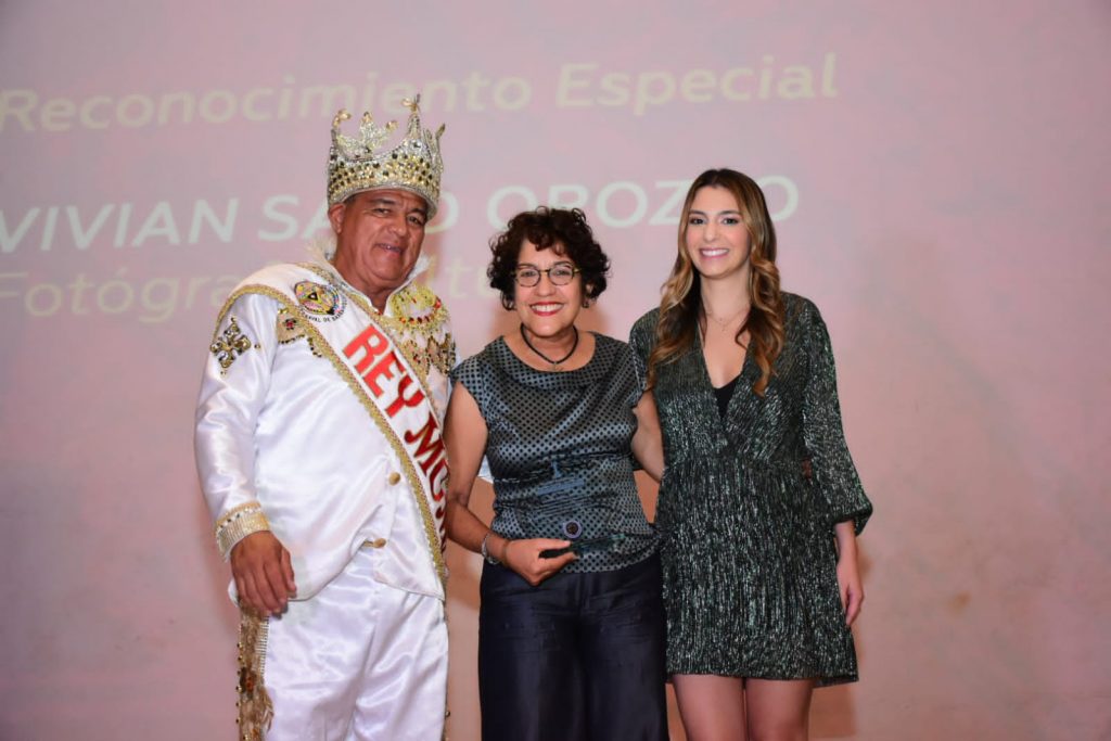 Reconocimiento a Vivian Saad