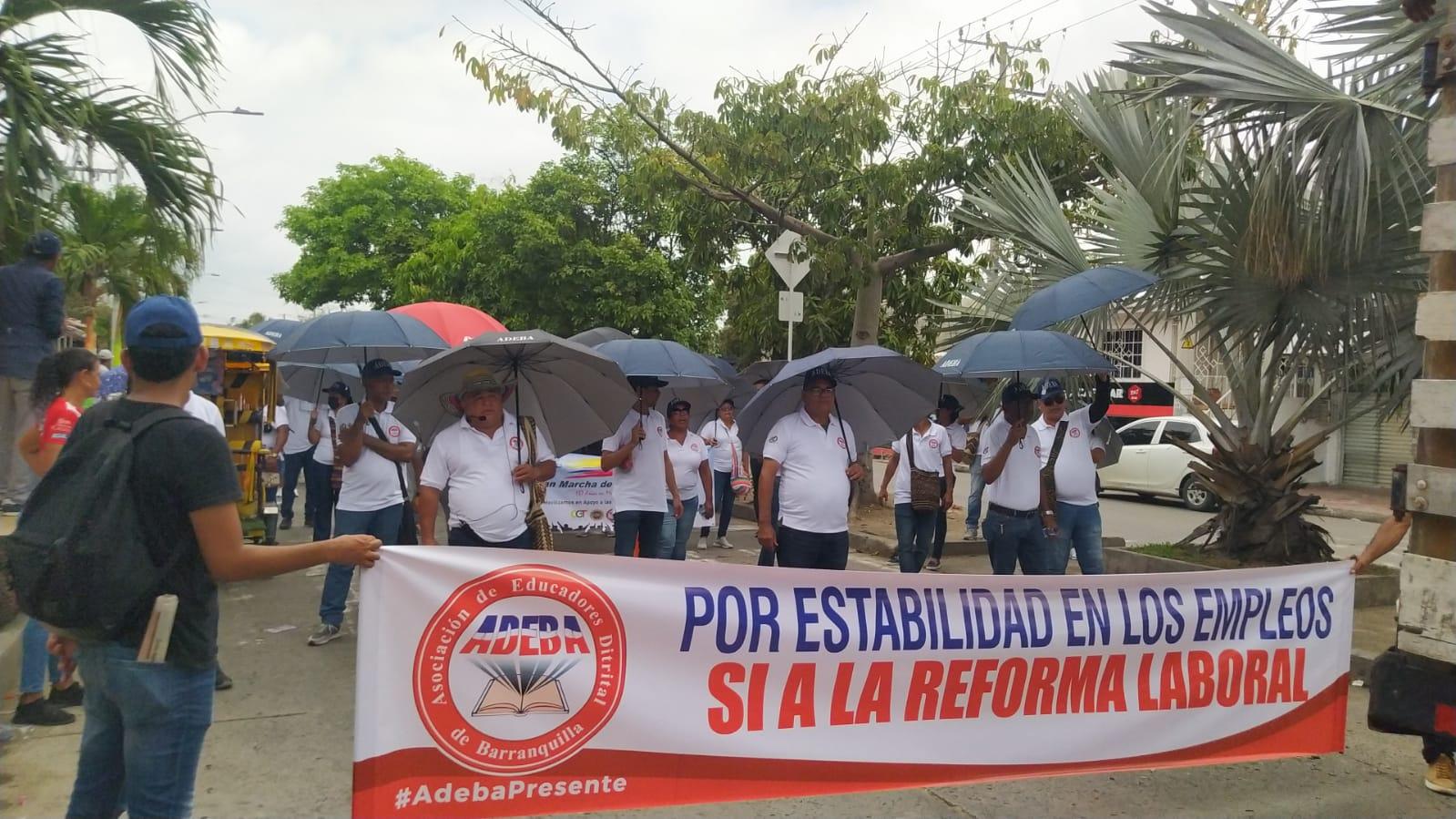 Adeba presente en la marcha del Primero de mayo