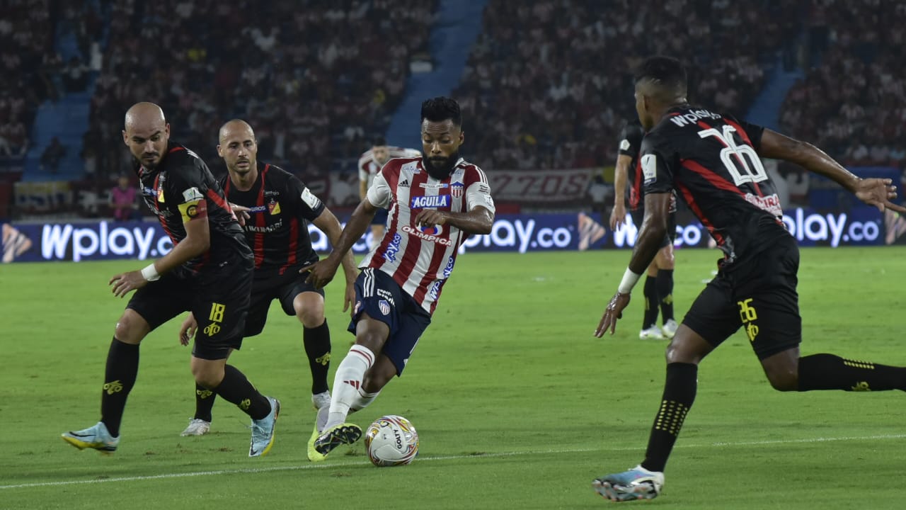 Luis 'Cariaco' González tuvo un mal partido.