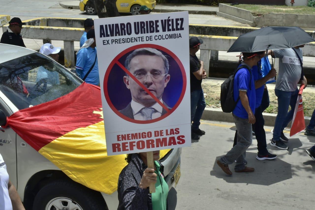 Voces de rechazo a enemigos de las reformas