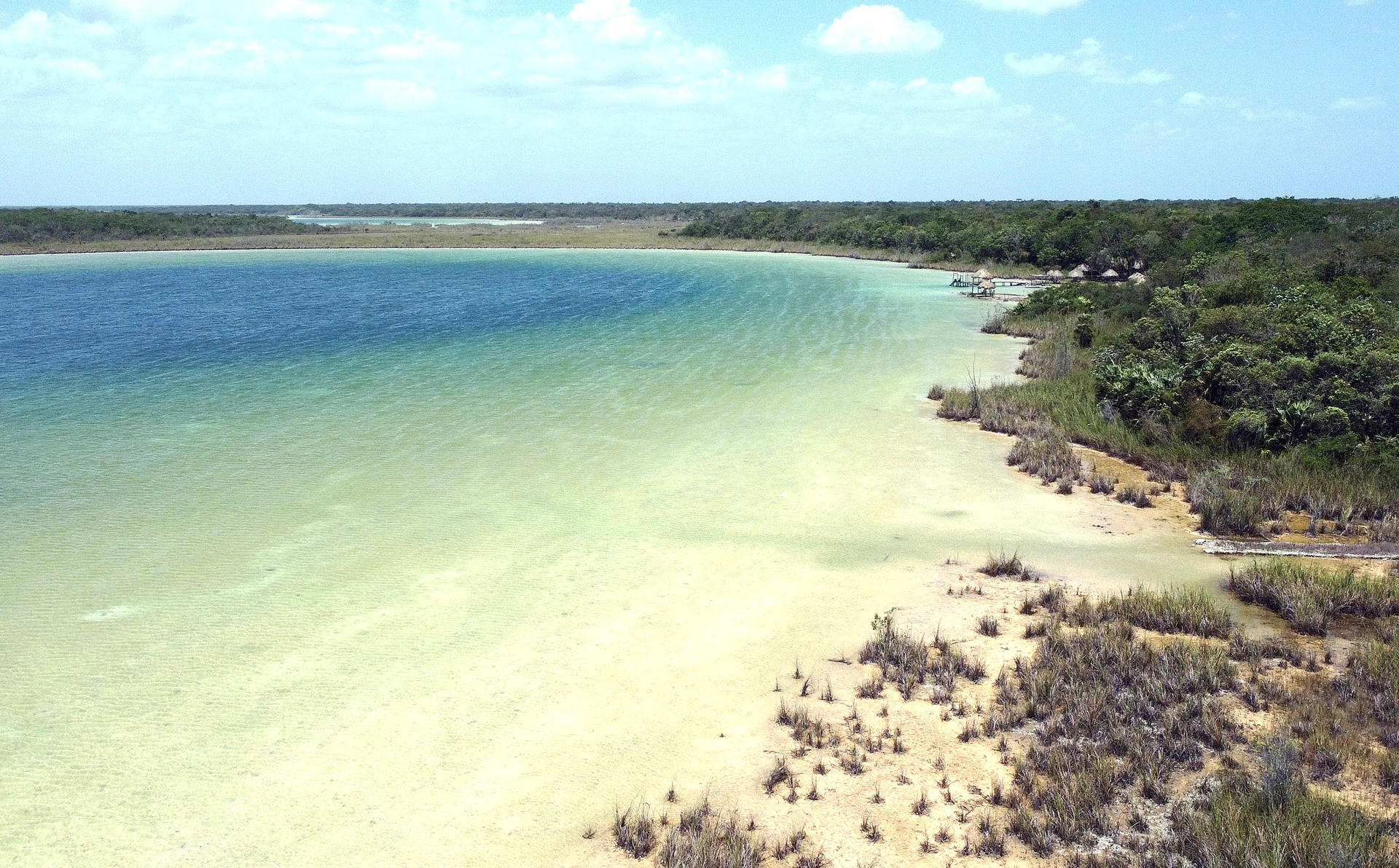 Una zona maya con siete lagunas en el Caribe mexicano.