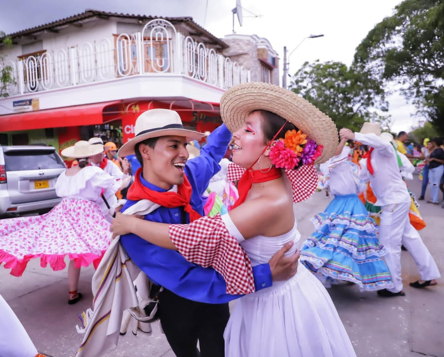 Bailarines en el Festival Nacional e Internacional de Artes y Cultura.