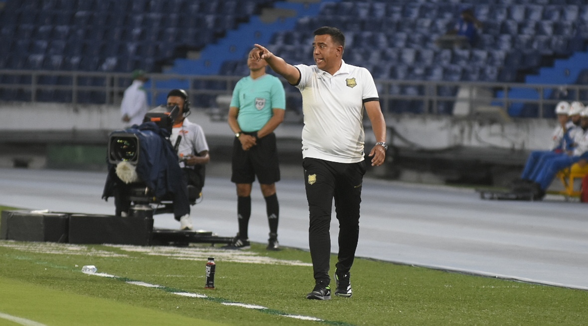 César Farías, técnico de Águilas Doradas, se estrenó con triunfo en el fútbol colombiano. 