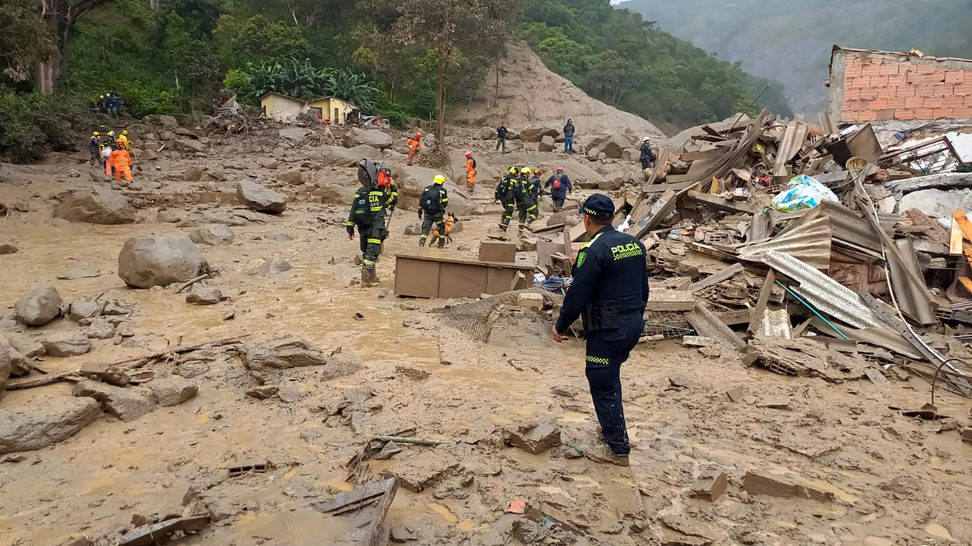 Organismos de rescate en Quetame.