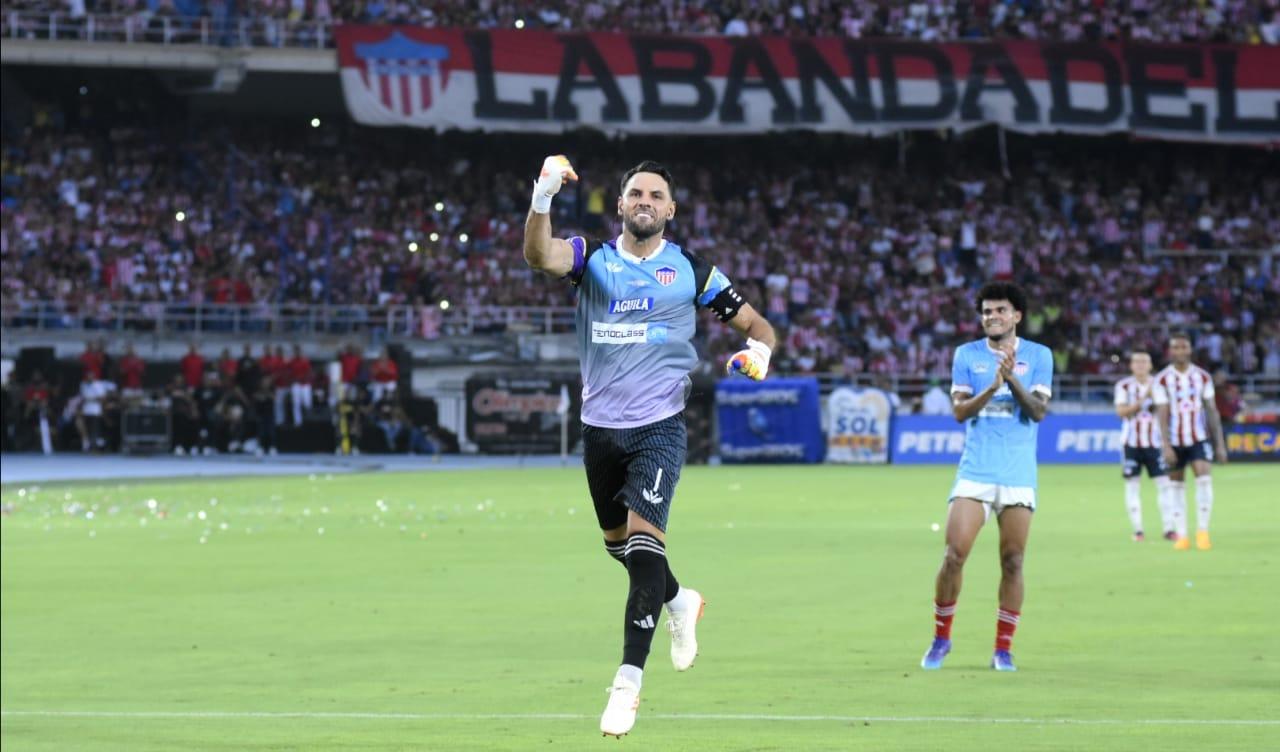 El histórico Sebastián Viera celebra su último gol con Junior