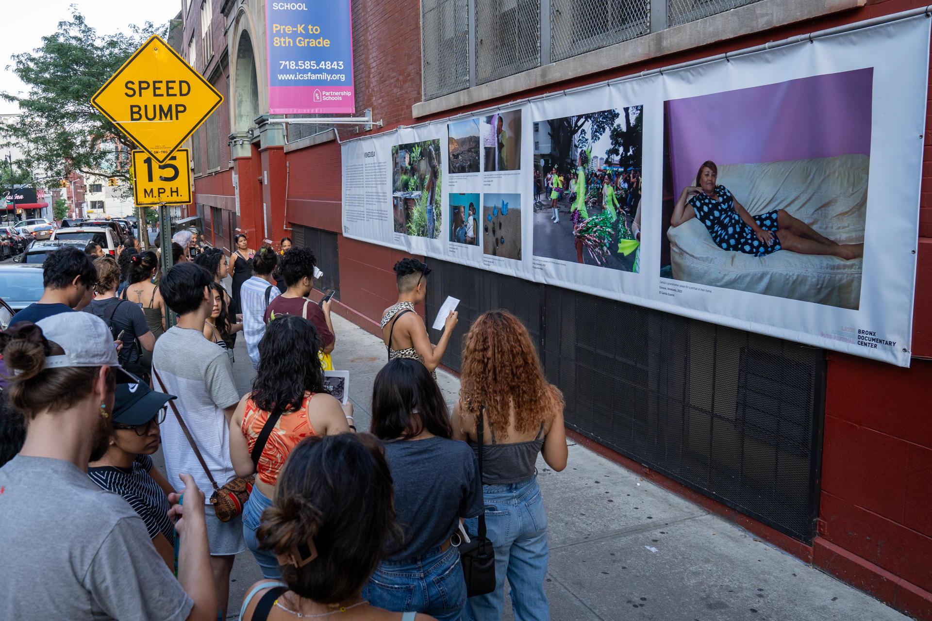 La exposición también en calles del barrio del Bronx. 