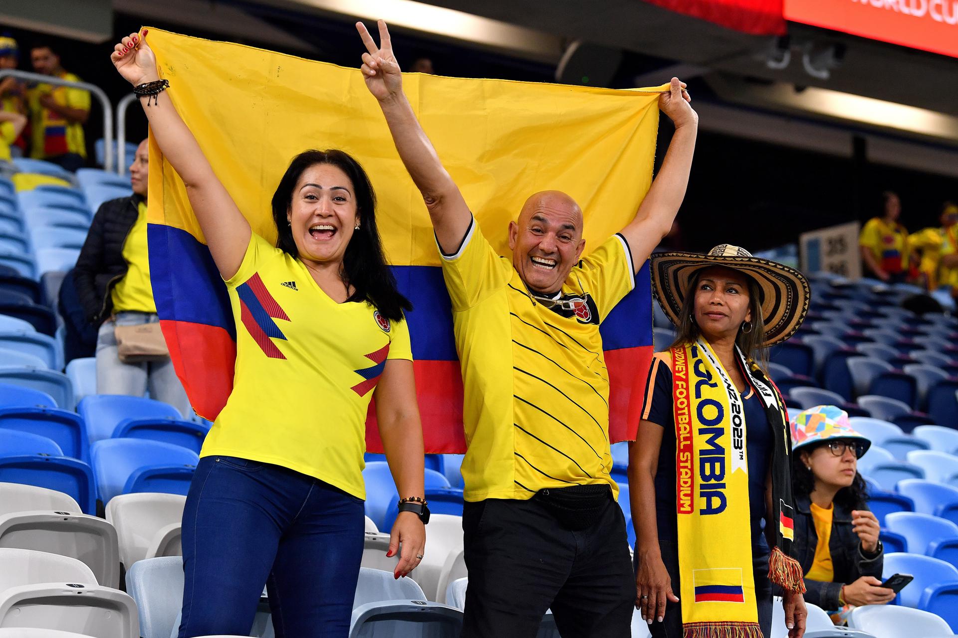 Hinchas de Colombia celebrando el triunfo.