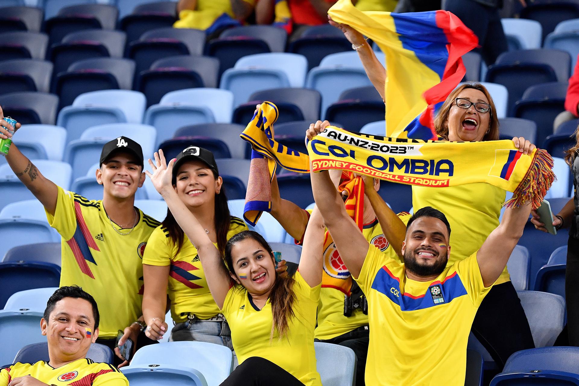 Hinchas de Colombia celebrando el triunfo.