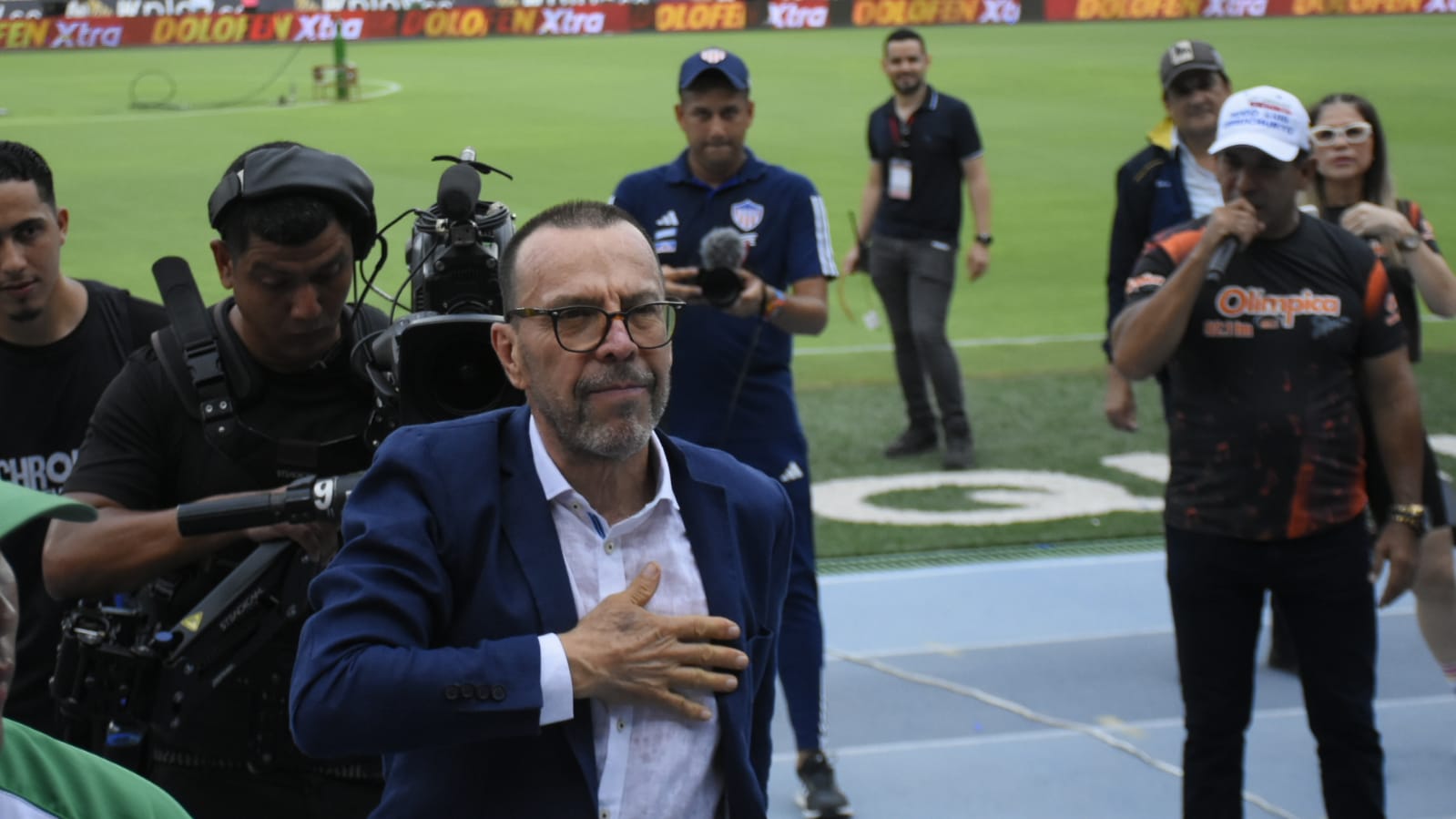 José 'Cheché' Hernández dirigió a Viera y se hizo presente en el homenaje en el Metropolitano